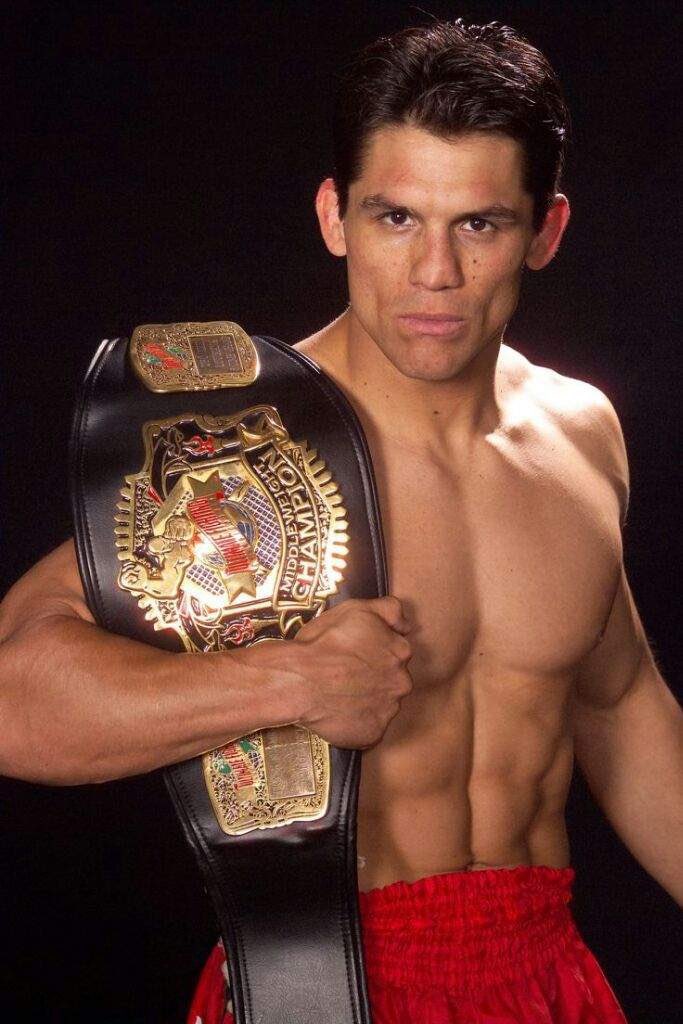 первый чемпион UFC в полутяжелом весе