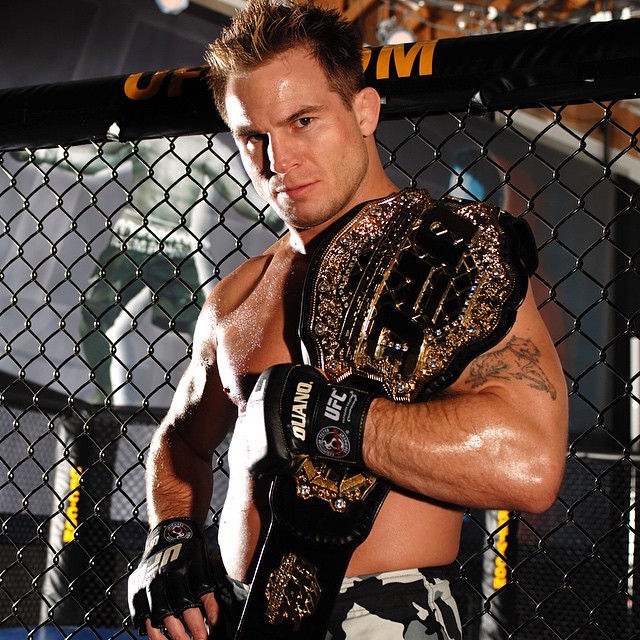 второй чемпион UFC в легком весе